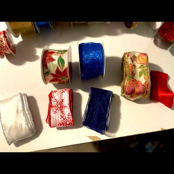 12 spindles of high quality ribbon & pre made bows - Picture 3 of 16